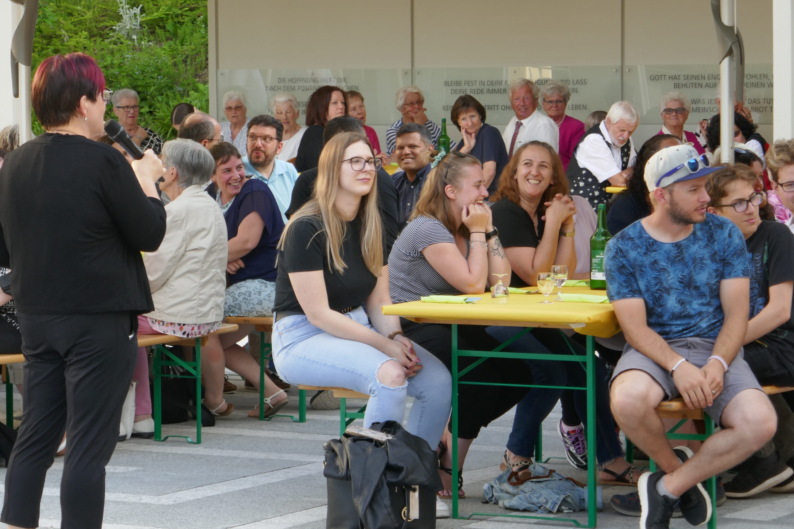 Freiwillige aller Generationen am Dankeschön-Fest 2022